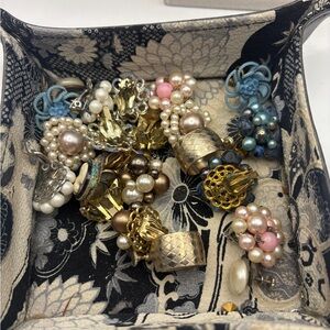 Lot Of Vintage Earrings Some With UV Glow!  Includes Leather Valet